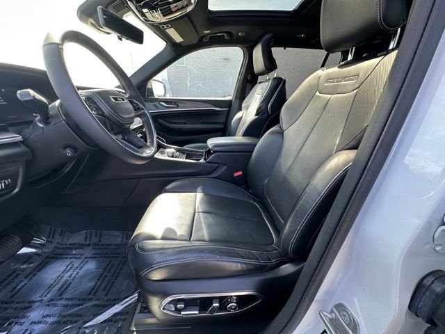 Used 2023 White Jeep Overland image 28