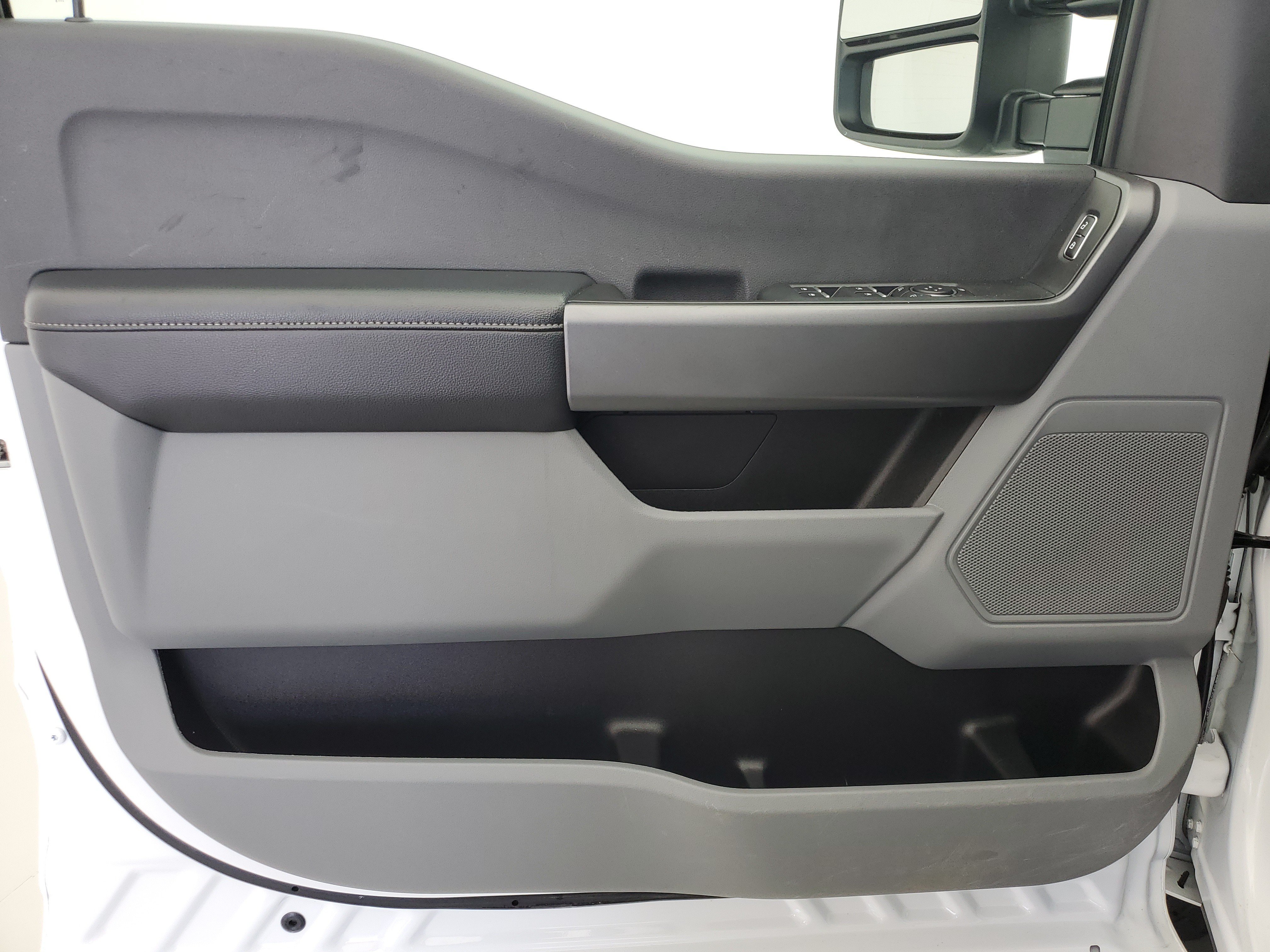 Used 2025 Oxford White Ford XLT image 18
