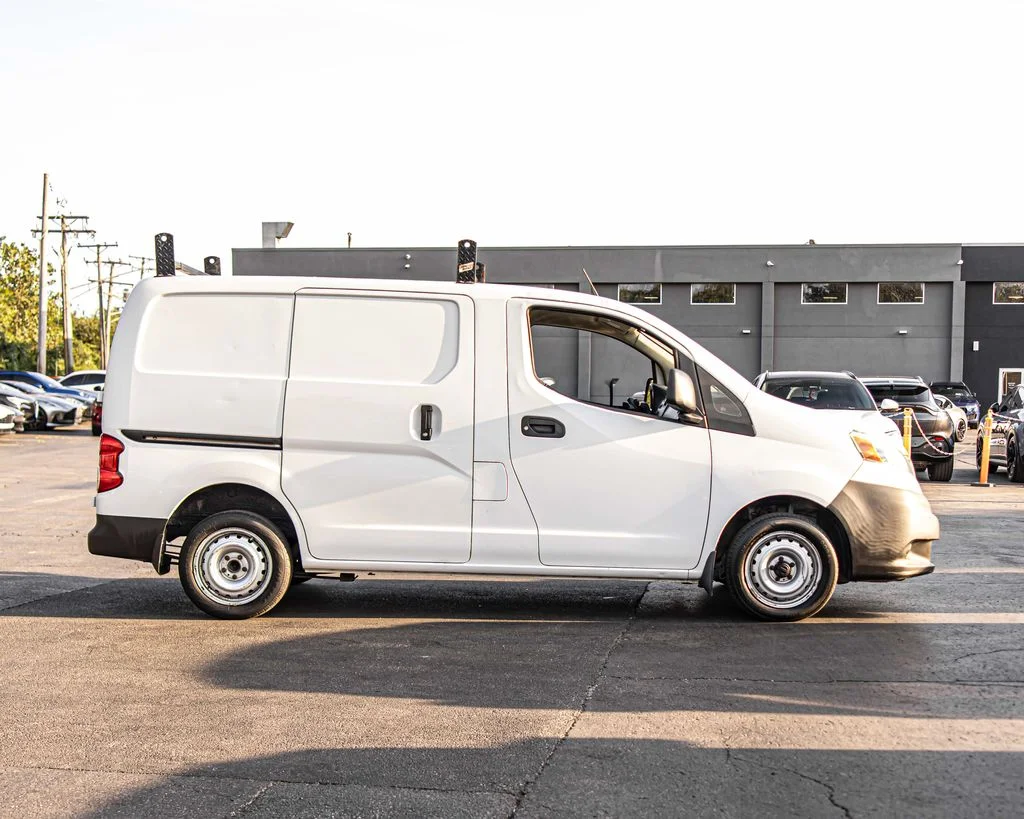Used 2015 White Nissan S image 7