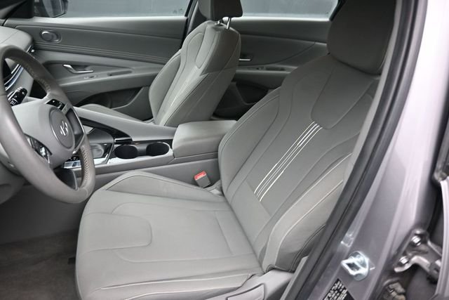 Used 2025 Silver Hyundai SEL Convenience image 19