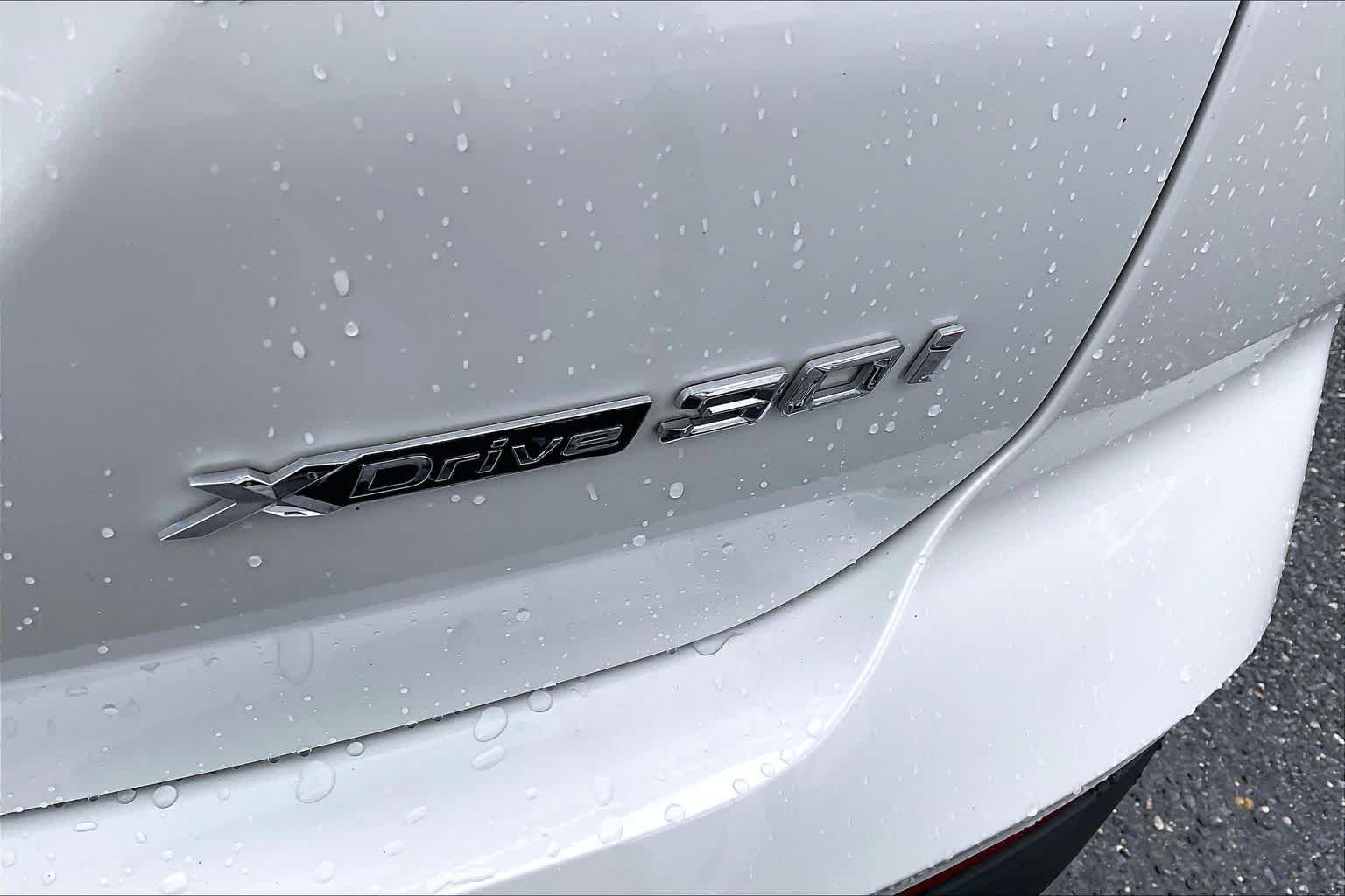 Used 2022 Mineral White Metallic BMW xDrive30i image 9