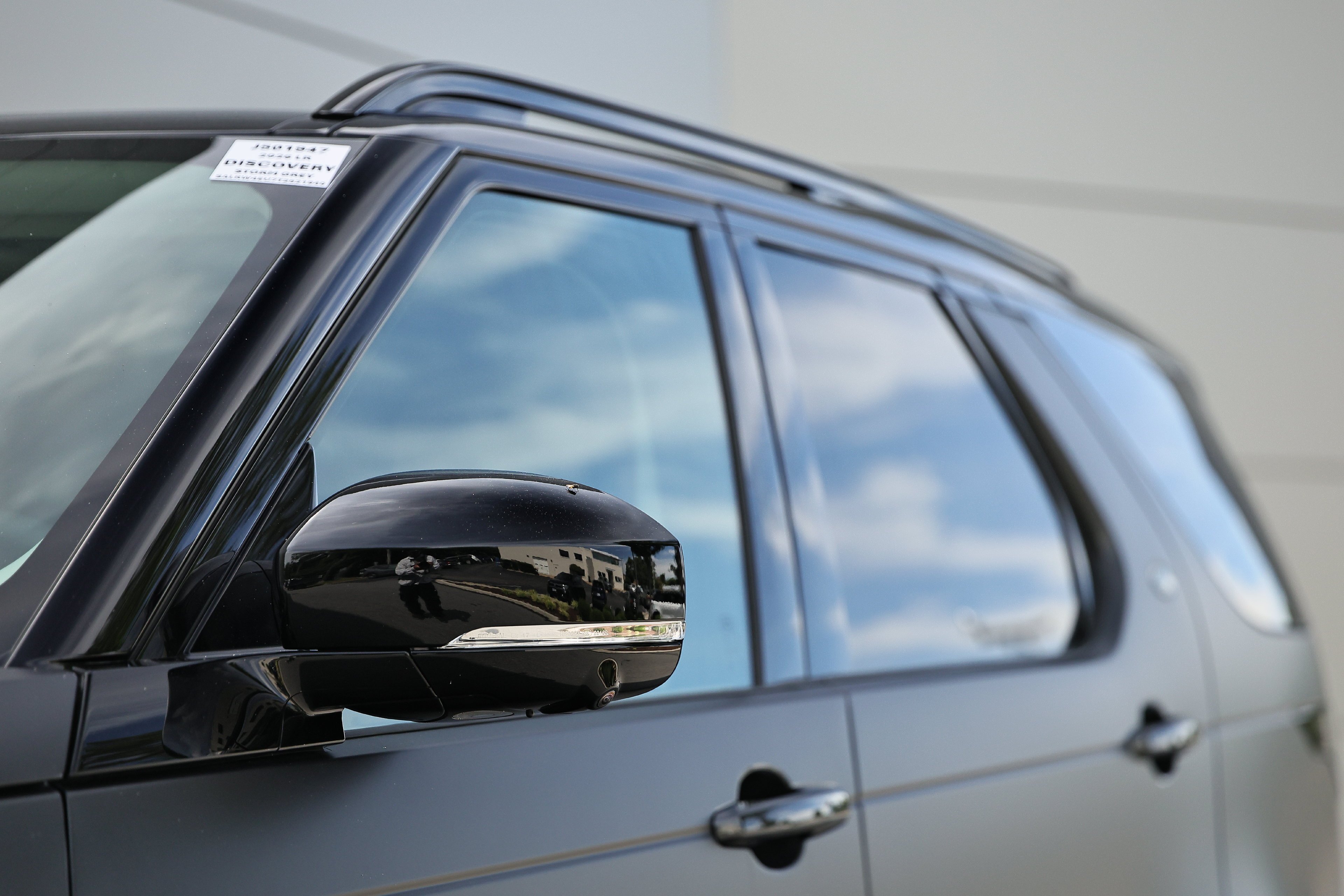 2026 Land Rover Discovery Tempest Edition - Photo 3