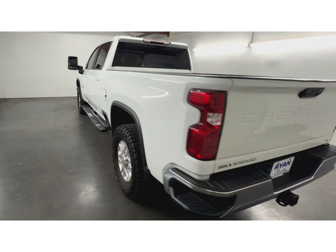 Used 2022 Summit White Chevrolet LT image 7