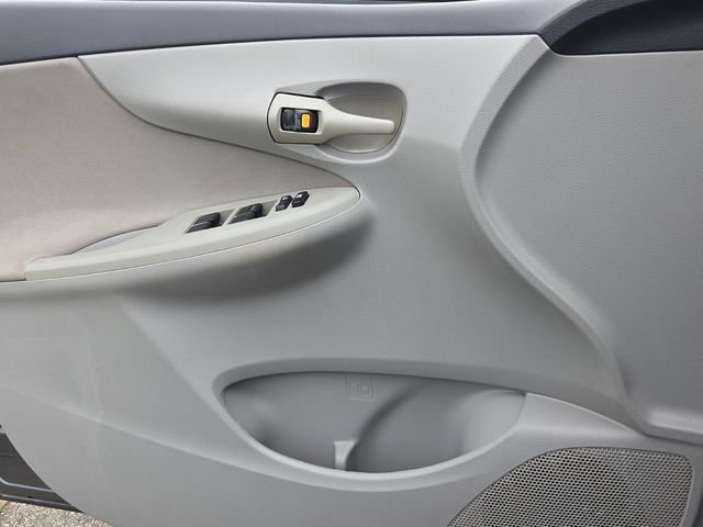 Used 2013 Gray Toyota L image 24