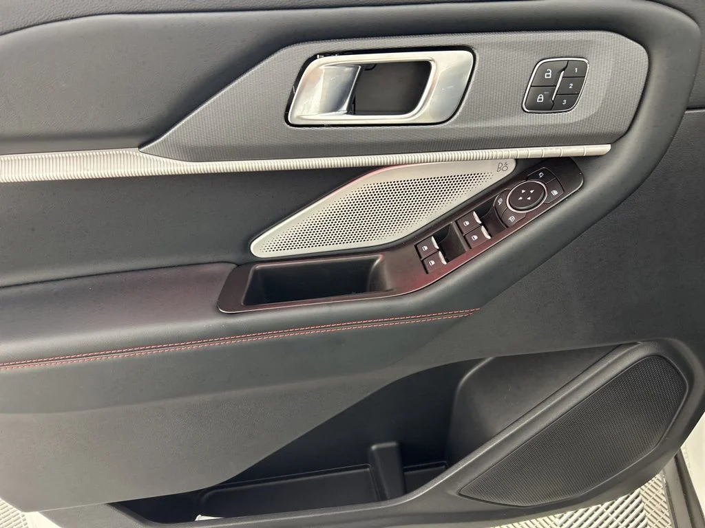 2025 Ford Explorer ST - Photo 14