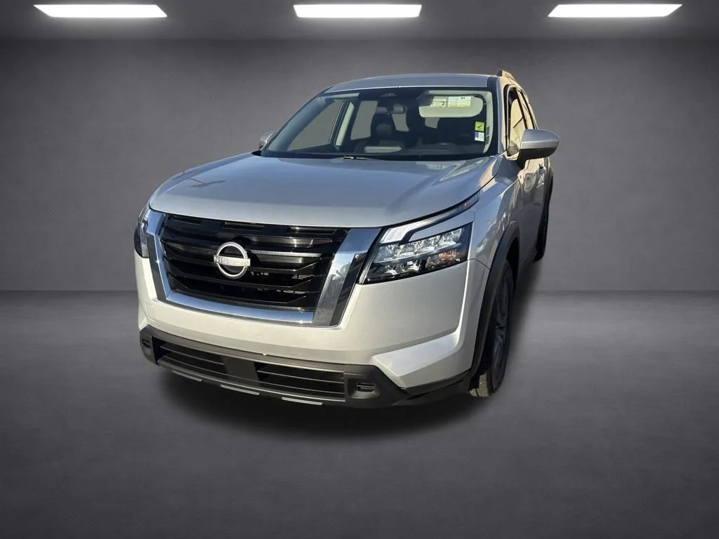 Used 2025 Silver Nissan SV image 4