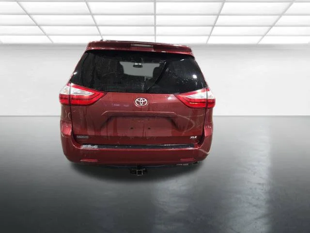 Used 2017 Red Toyota XLE image 5