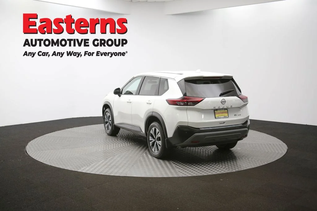 Used 2022 White Nissan SV image 63
