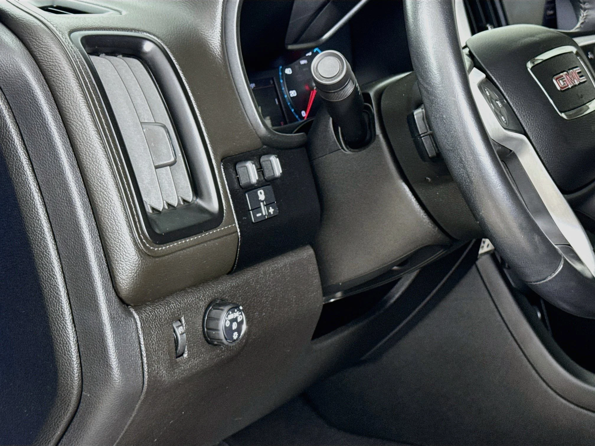 Used 2022 Dynamic Blue Metallic GMC Elevation image 12