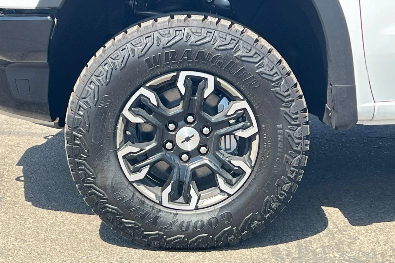 New 2026 Summit White Chevrolet ZR2 image 26