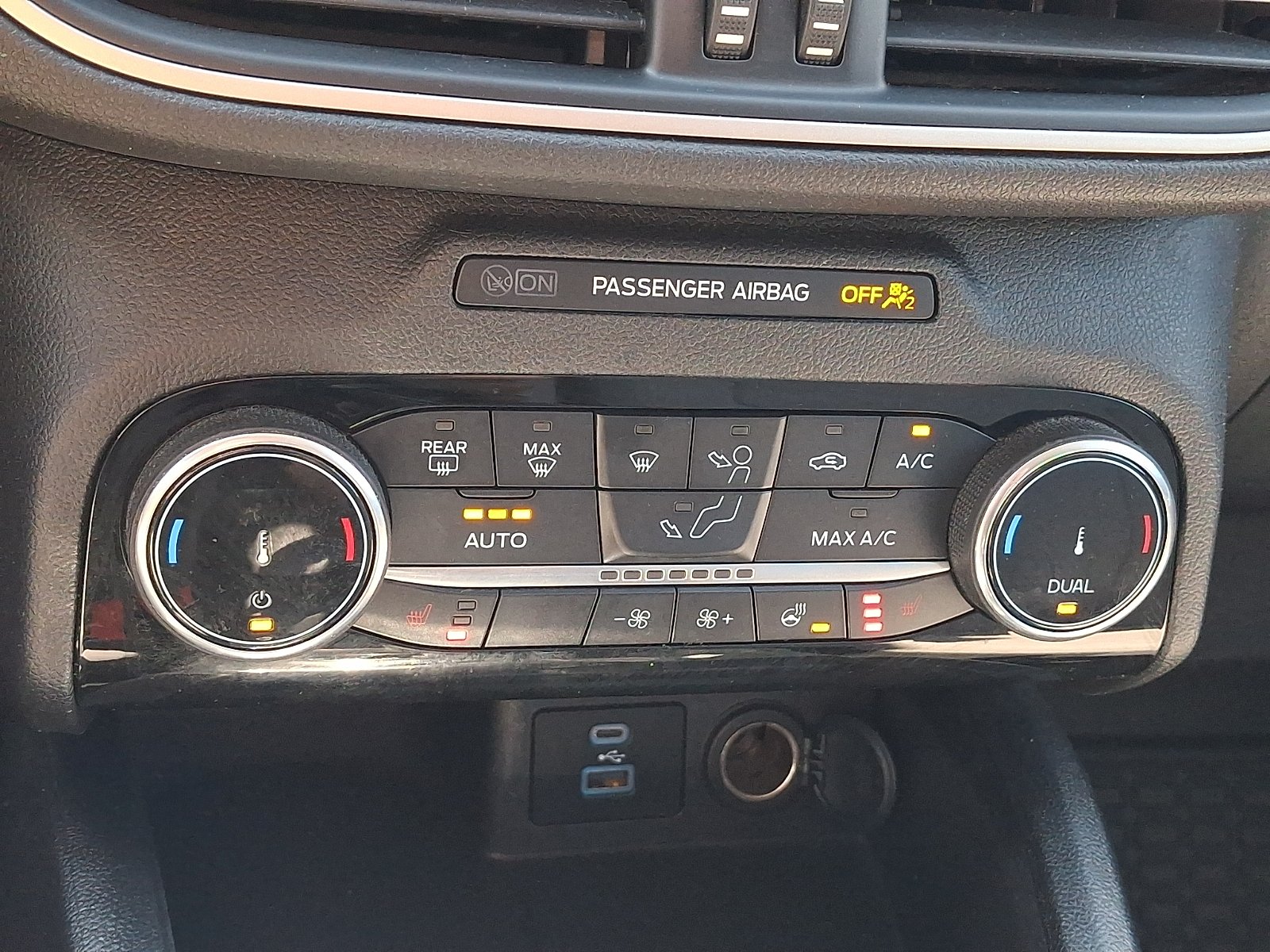 Used 2022 Agate Black Metallic - UM Ford SE image 15