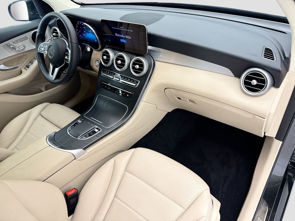Certified Used 2022  Mercedes-Benz GLC 300 image 15