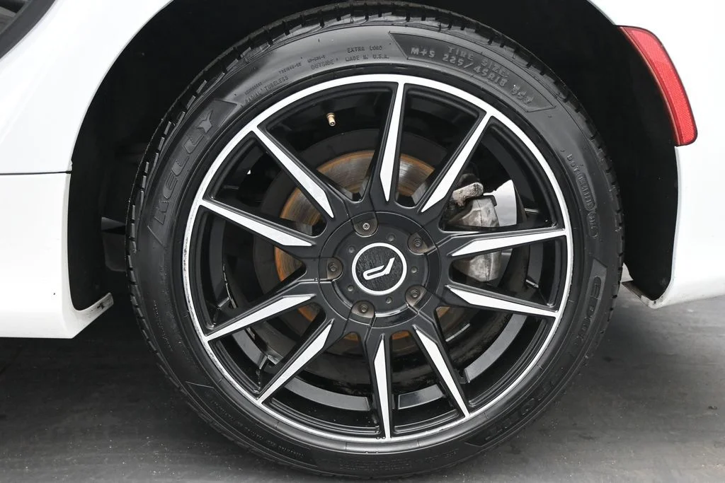 Used 2015 White Chrysler Limited image 19