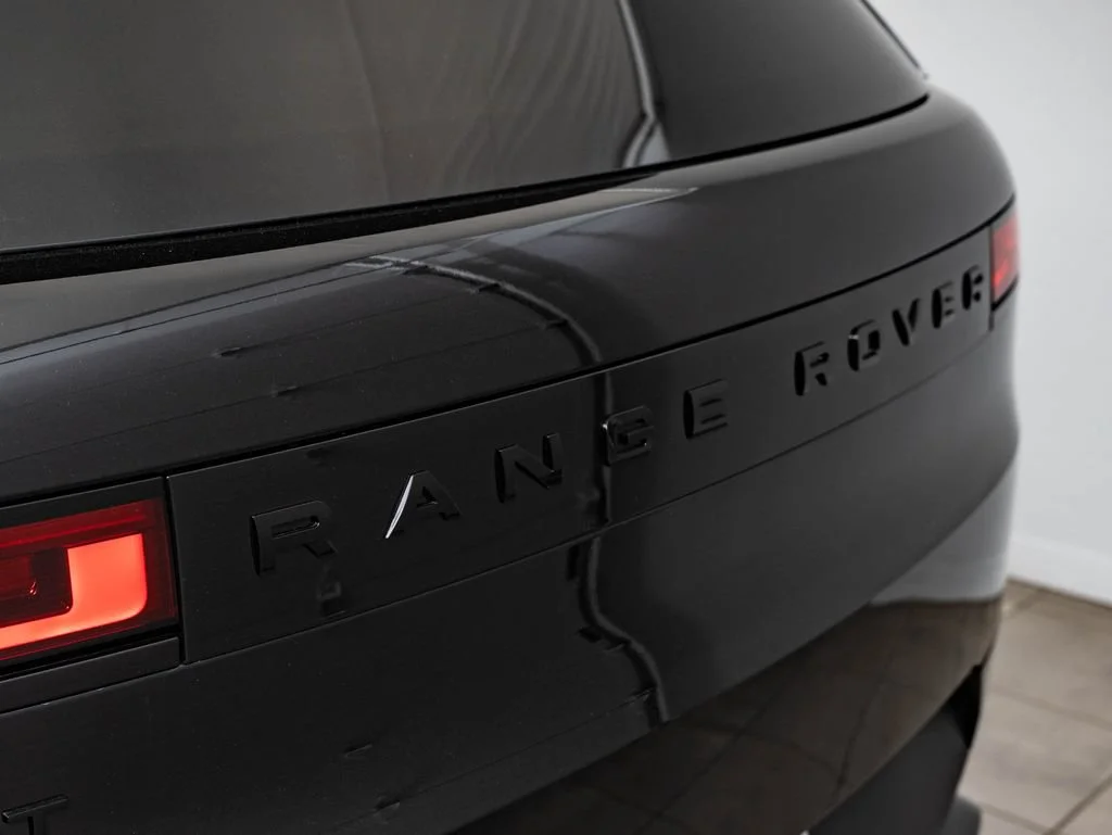 New 2026 Santorini Black Land Rover SE image 18