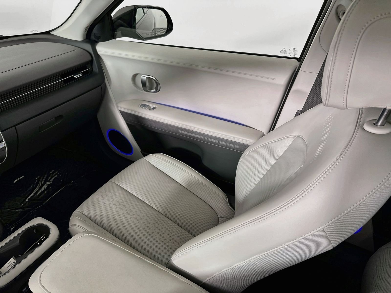Used 2024 Abyss Black Hyundai Limited image 25