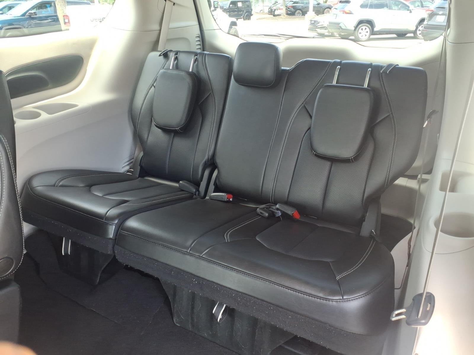 Used 2023 Brilliant Black Crystal Pearlcoat Chrysler Touring L image 19