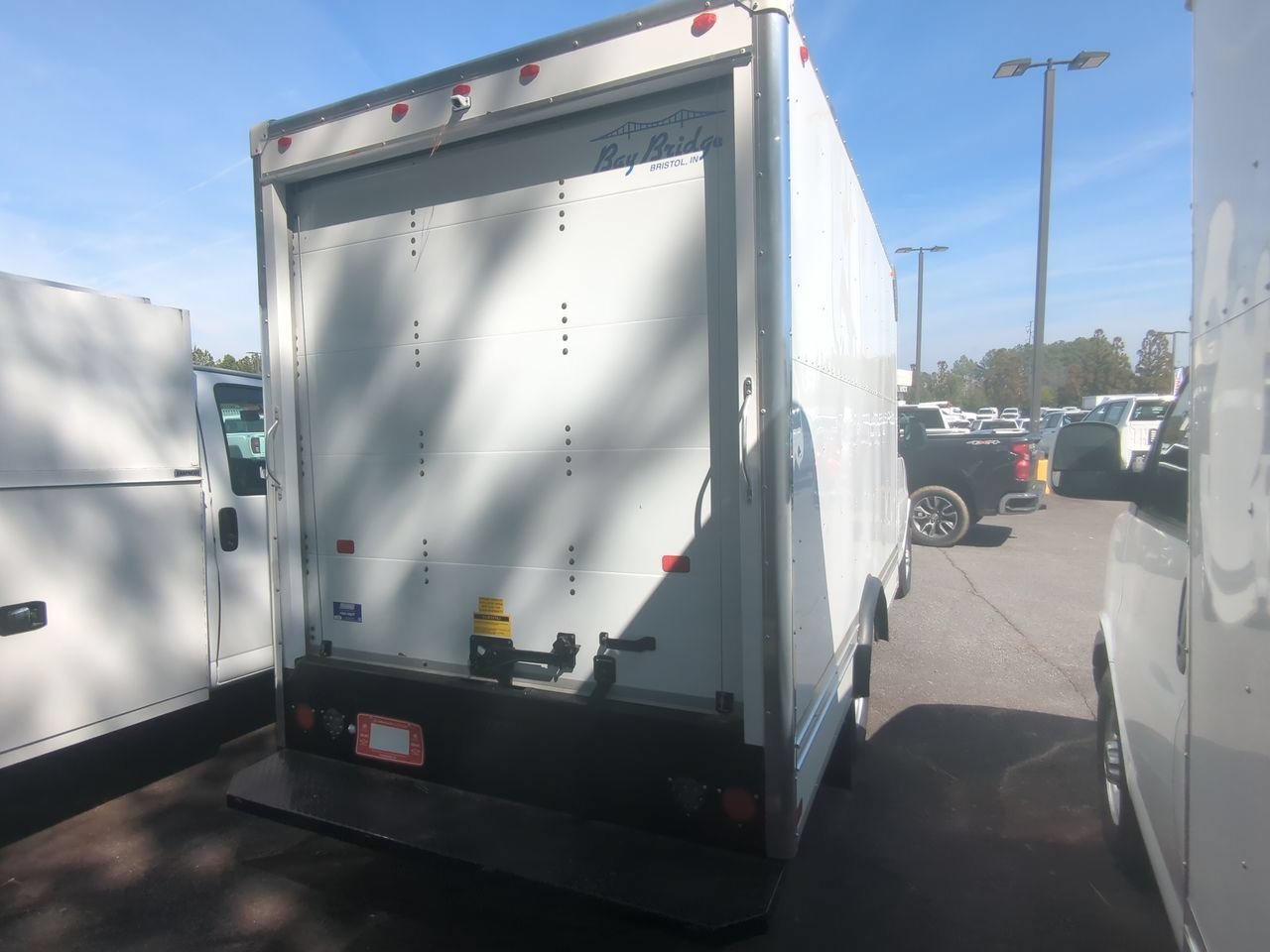 New 2025 Summit White GMC 1WT image 8
