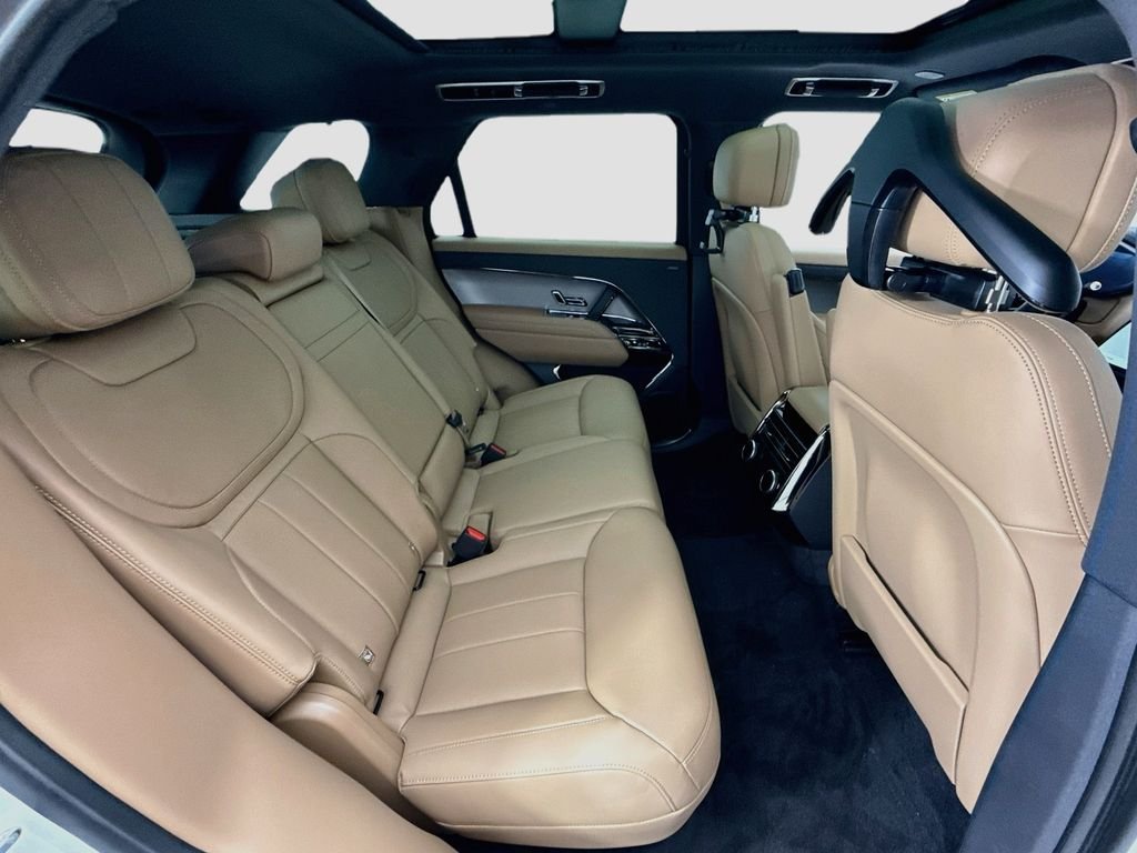 New 2026 Fuji White Land Rover SE image 22