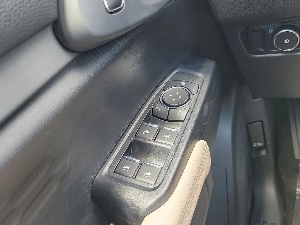 New 2026 Marsh Gray Ford XLT image 13