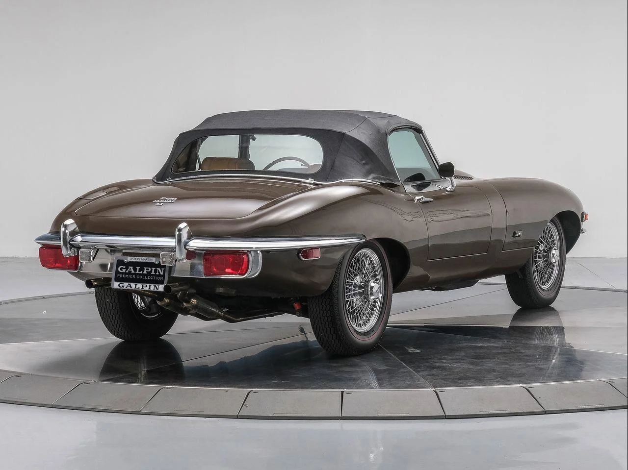 Used 1971  Jaguar Series II image 5