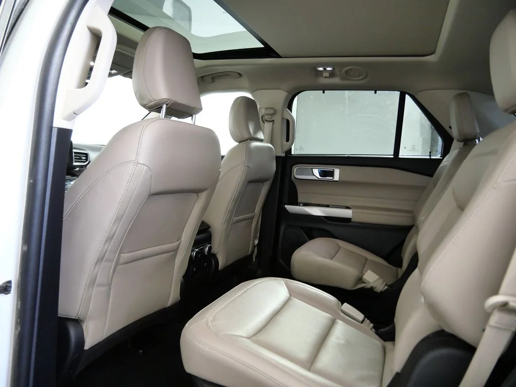 Used 2022 White Ford Limited image 13