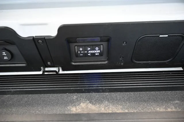 2025 GMC Sierra 1500 AT4X - Photo 9