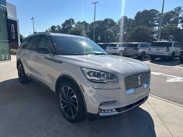 Used 2021 White Lincoln Reserve image 5