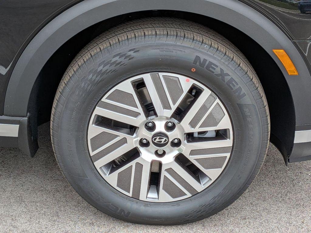New 2026 Black Hyundai SEL 7P image 9