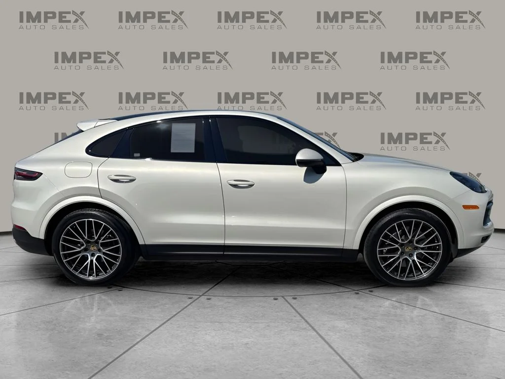 Used 2022  Porsche Base image 6
