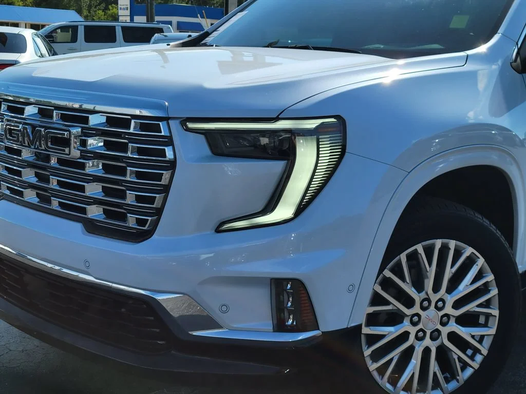 Used 2026 Glacier White Tricoat GMC Denali image 9