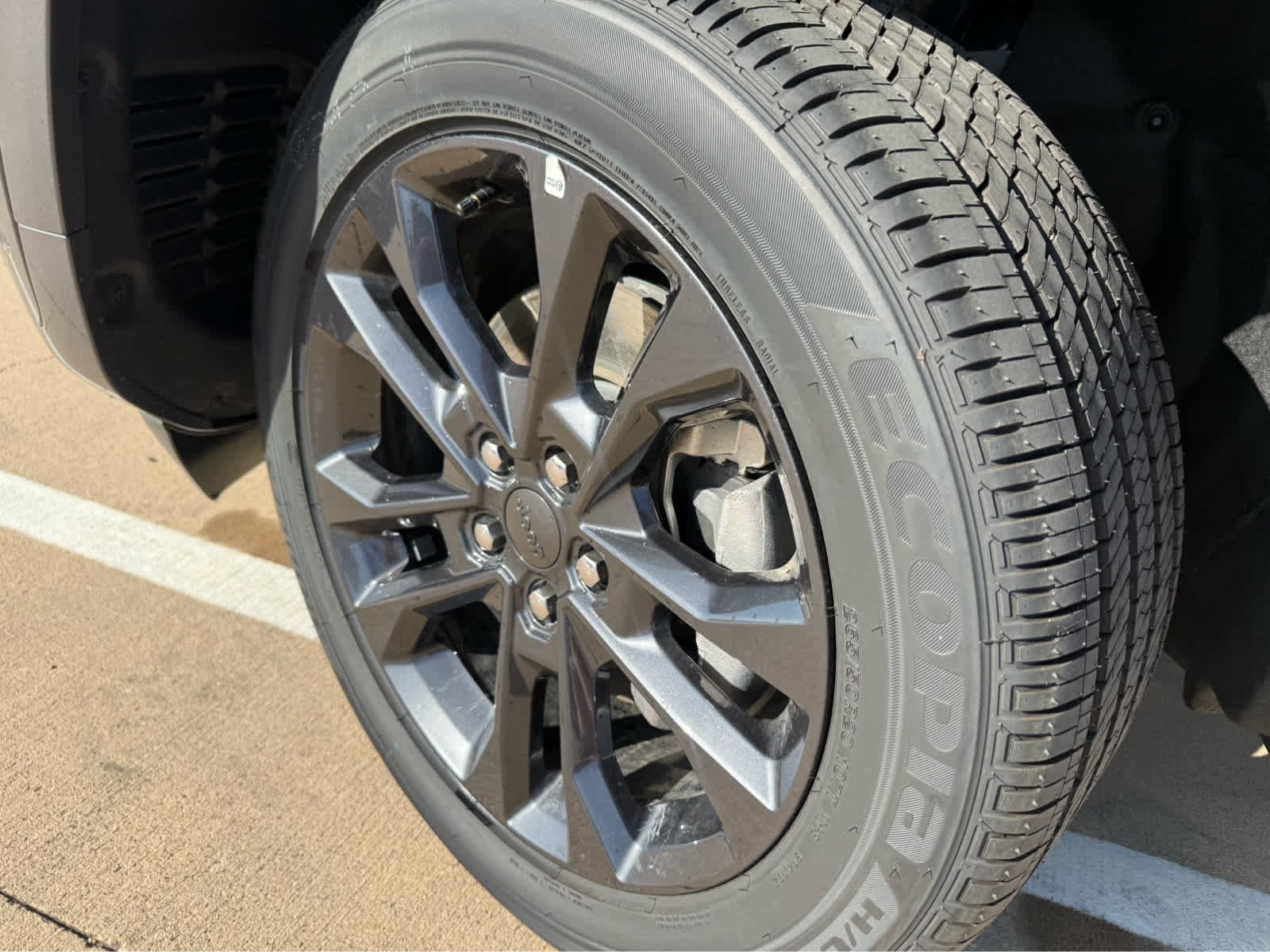 New 2026 Baltic Gray Metallic Clear-Coat Exterior Paint Jeep Limited Reserve image 19