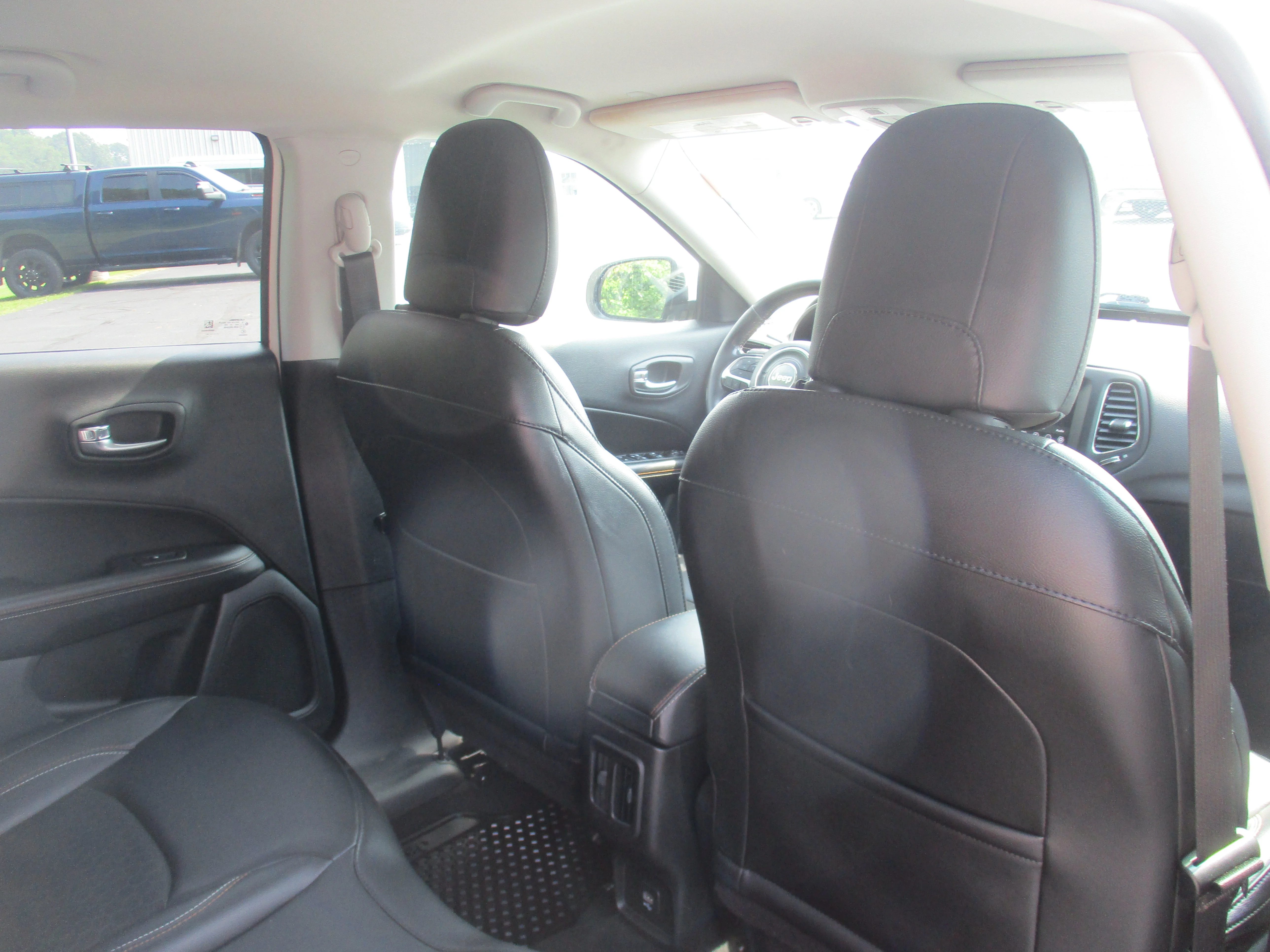 Used 2020 White Clearcoat Jeep Latitude image 38