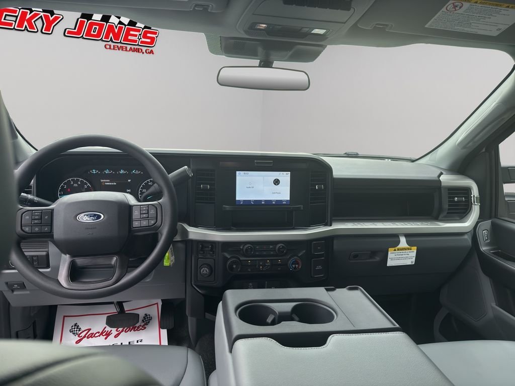 Used 2025 Oxford White Ford XL image 18