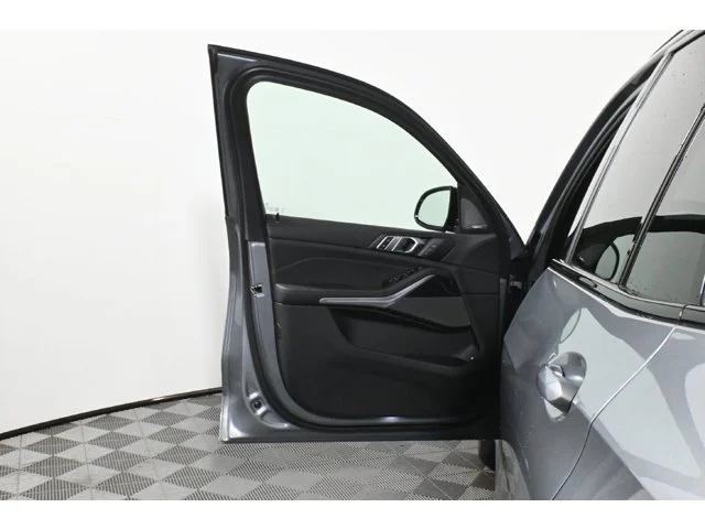 New 2026 Skyscraper Grey Metallic BMW xDrive50e image 30