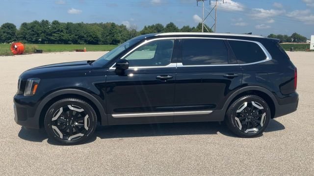 Used 2023 Ebony Black Kia S image 5