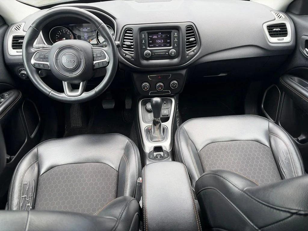 Used 2018 Crystal Metallic Jeep Latitude image 5