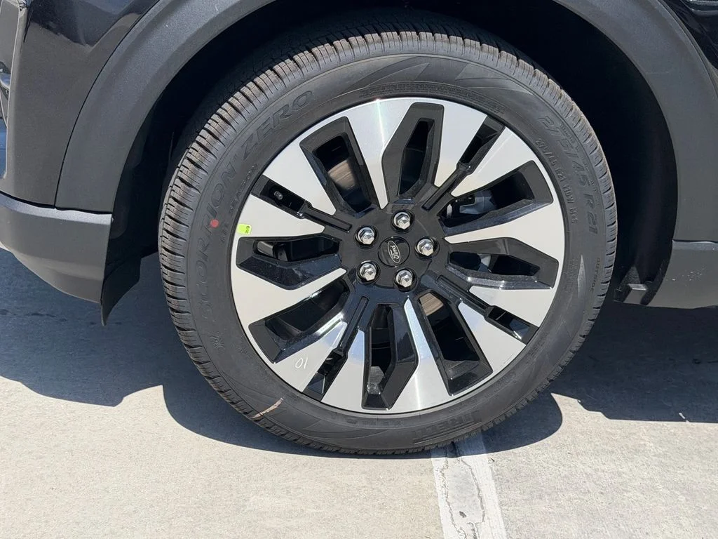 New 2026 Agate Black Metallic Ford Platinum™ image 4