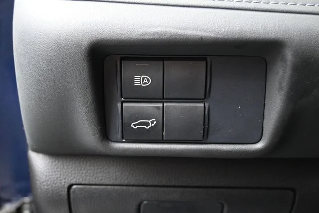 Used 2021  Toyota XLE image 16