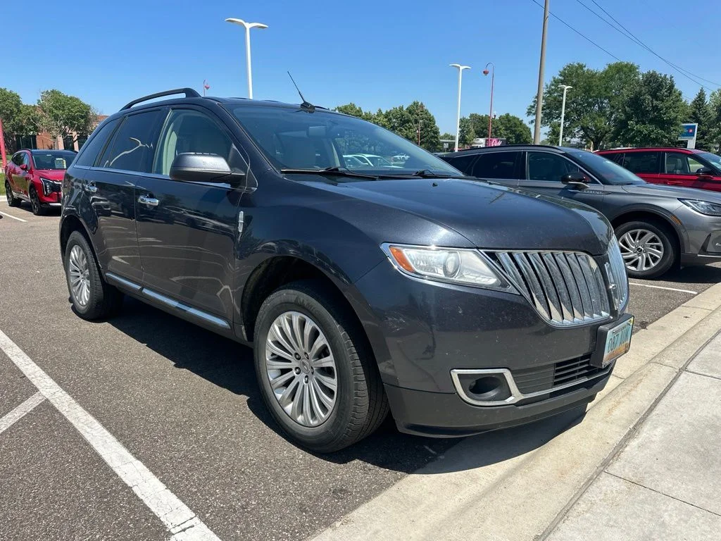Used 2014 Gray Lincoln Base image 1