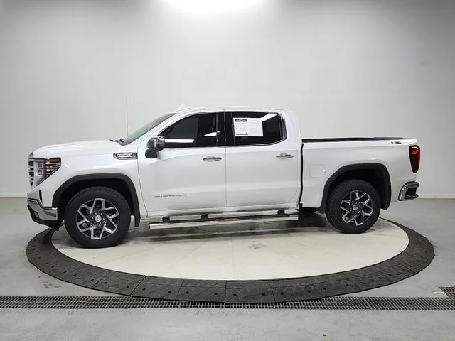 Used 2023 White GMC SLT image 4