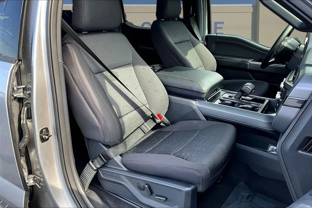 New 2026 Iconic Silver Metallic Ford XLT image 10