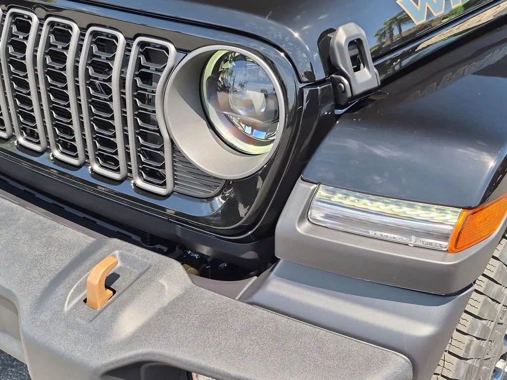 New 2026 Black Clear-Coat Exterior Paint Jeep 85th Anniversary Edition image 9