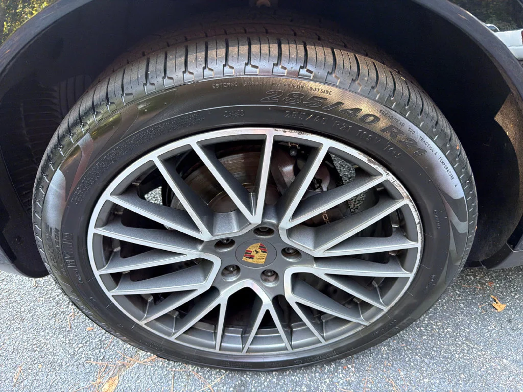 Used 2020  Porsche Base image 11