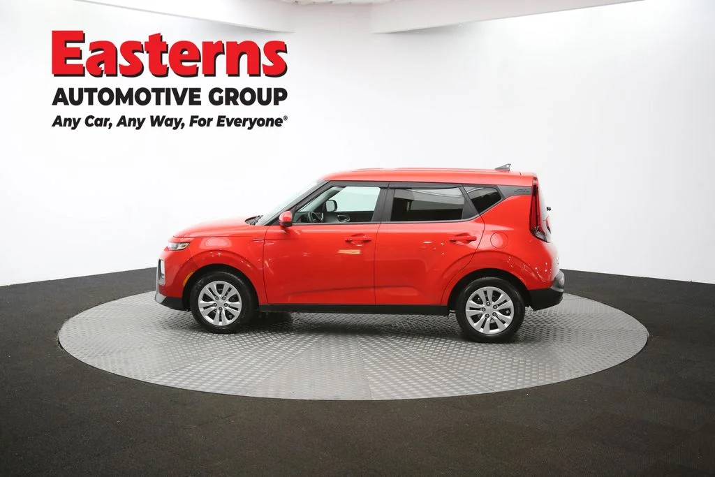 Used 2022 Red Kia LX image 58