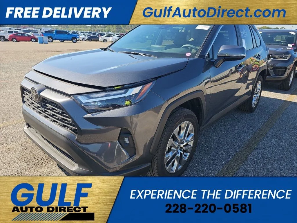 Used 2025 Gray Toyota XLE Premium image 3