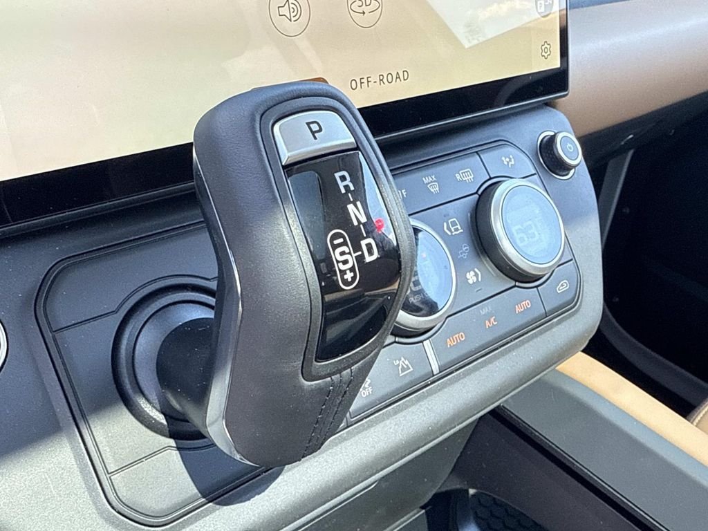 New 2026 Fuji White Land Rover S image 5