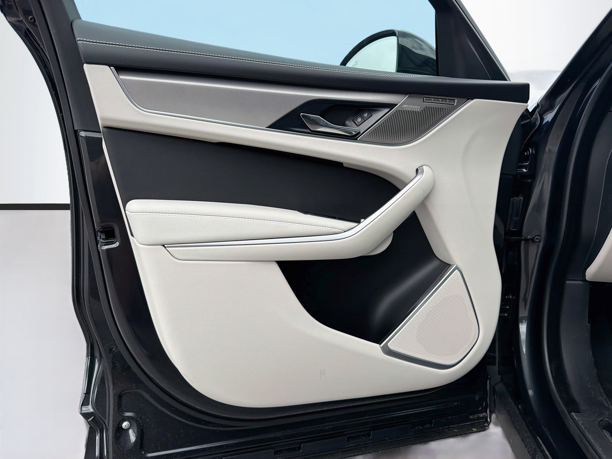 2026 Jaguar F-Pace R-Dynamic S - Photo 22