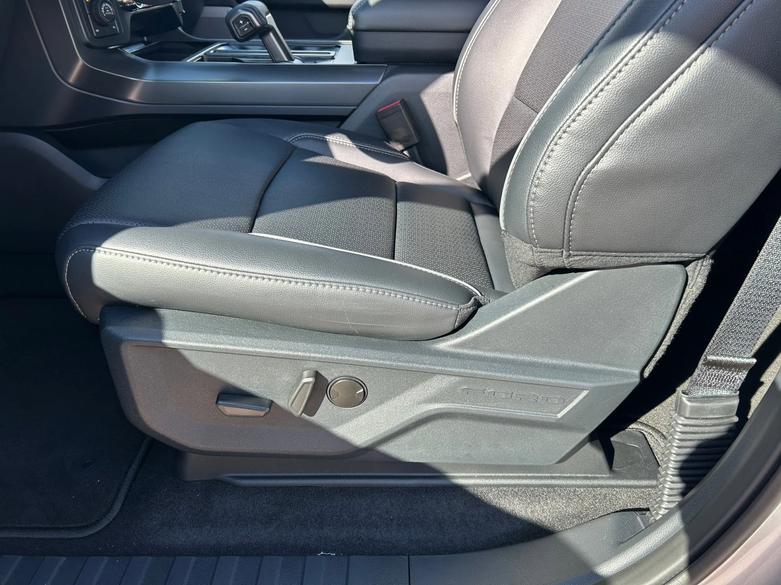 New 2026 Iconic Silver Metallic Ford Lariat image 15