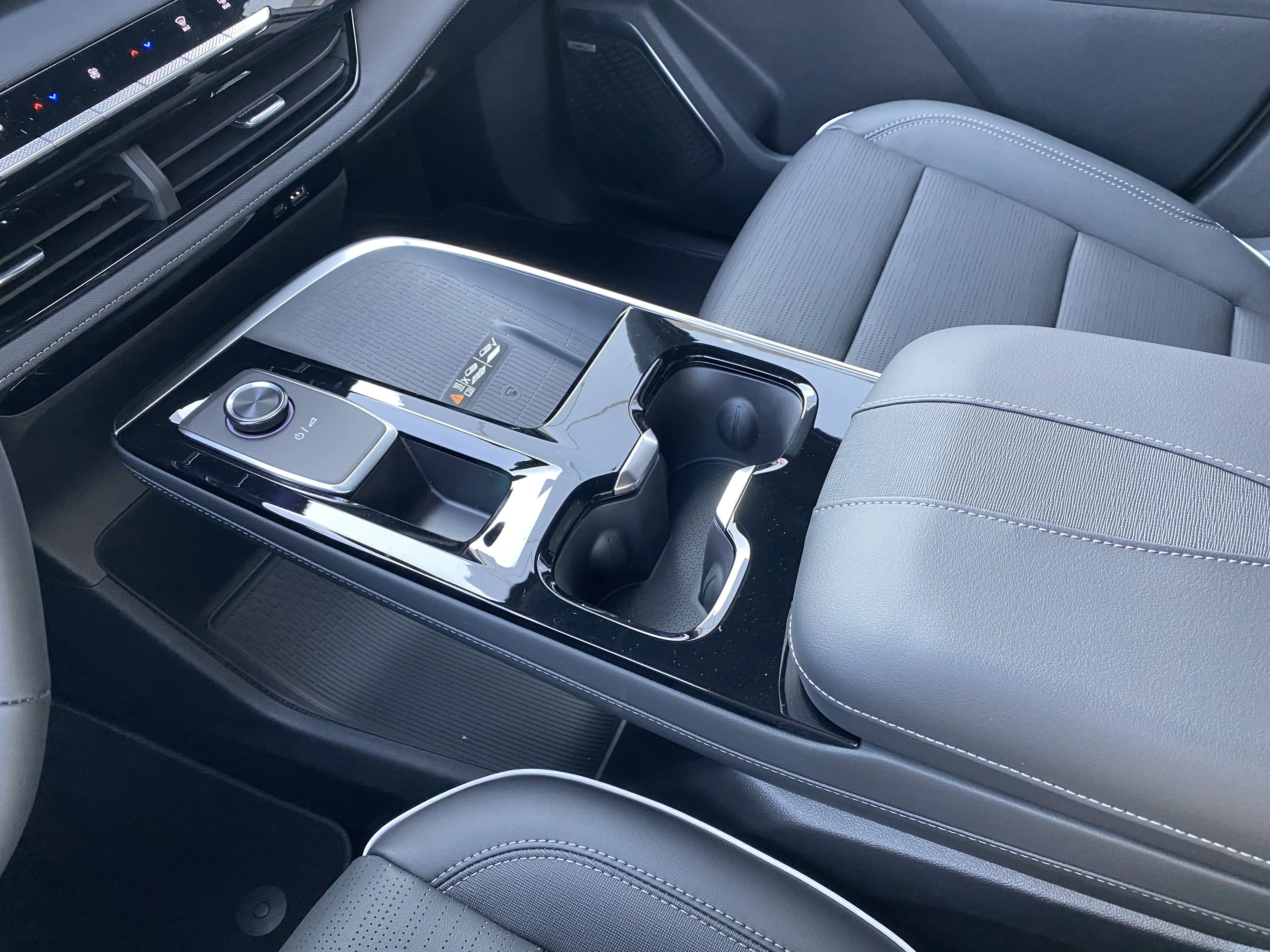 New 2026 Summit White Buick Sport Touring image 23