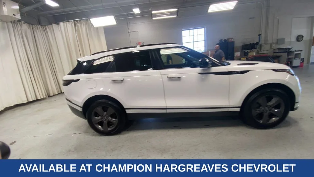 Used 2025 Fuji White Land Rover Dynamic SE image 11